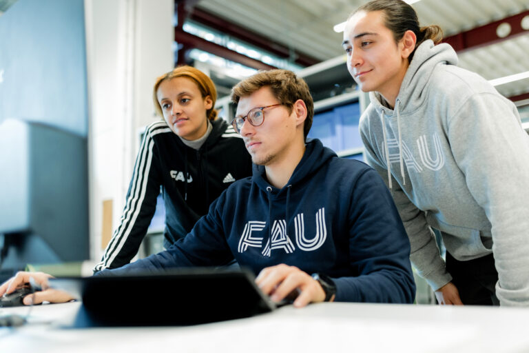 Beitragsbild für Lehrstühle